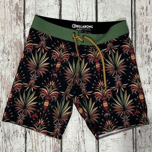 Billabong Beach Summer Board Shorts Bathing Suit Swim Trunks Men's Size 31